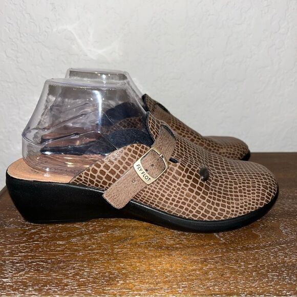 Fly Flot Leather Slip On Mule Clog Shoes - Picture 2 of 8